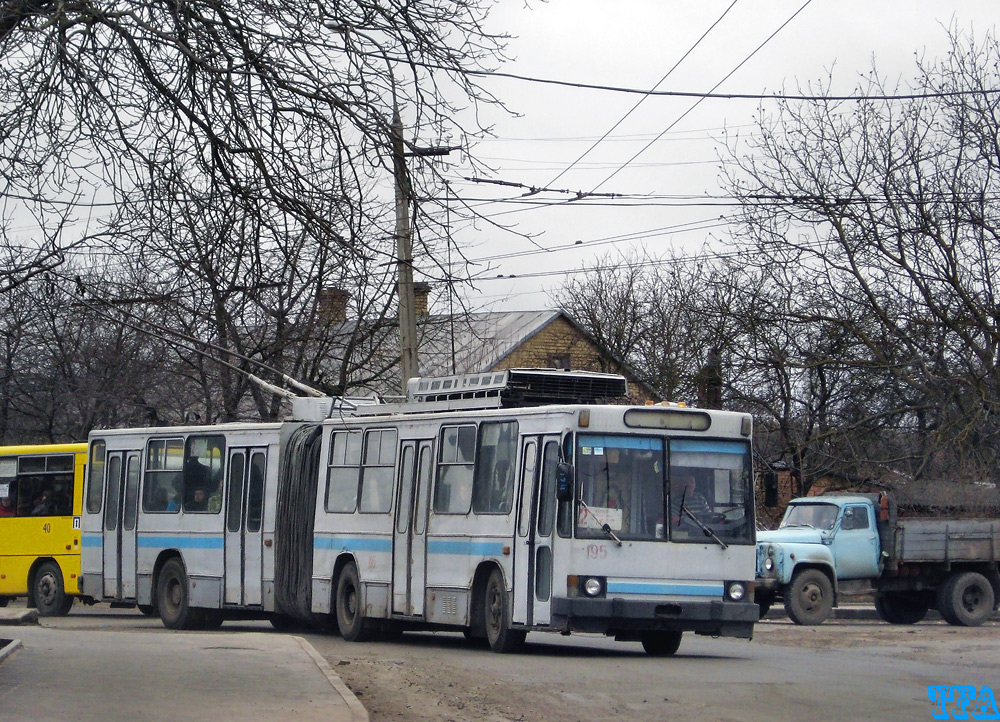 Луцк, ЮМЗ Т1 № 195
