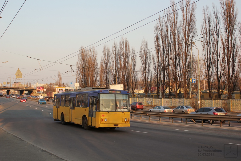 Киев, Škoda 14Tr02/6 № 381