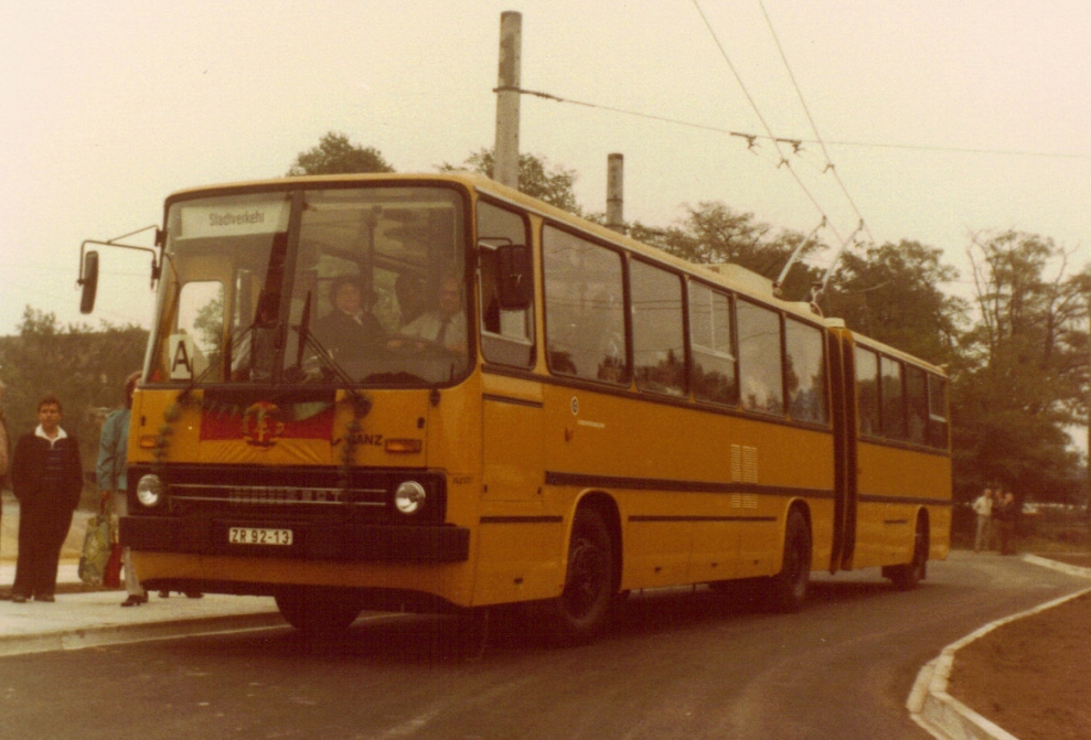 Hoyerswerda, Ikarus 280.93 Nr. 762 572-7; Hoyerswerda — Grand opening of the trolleybus system in Hoyerswerda (06.10.1989) • Feierliche Eröffnung des Obusbetriebs in Hoyerswerda (06.10.1989)