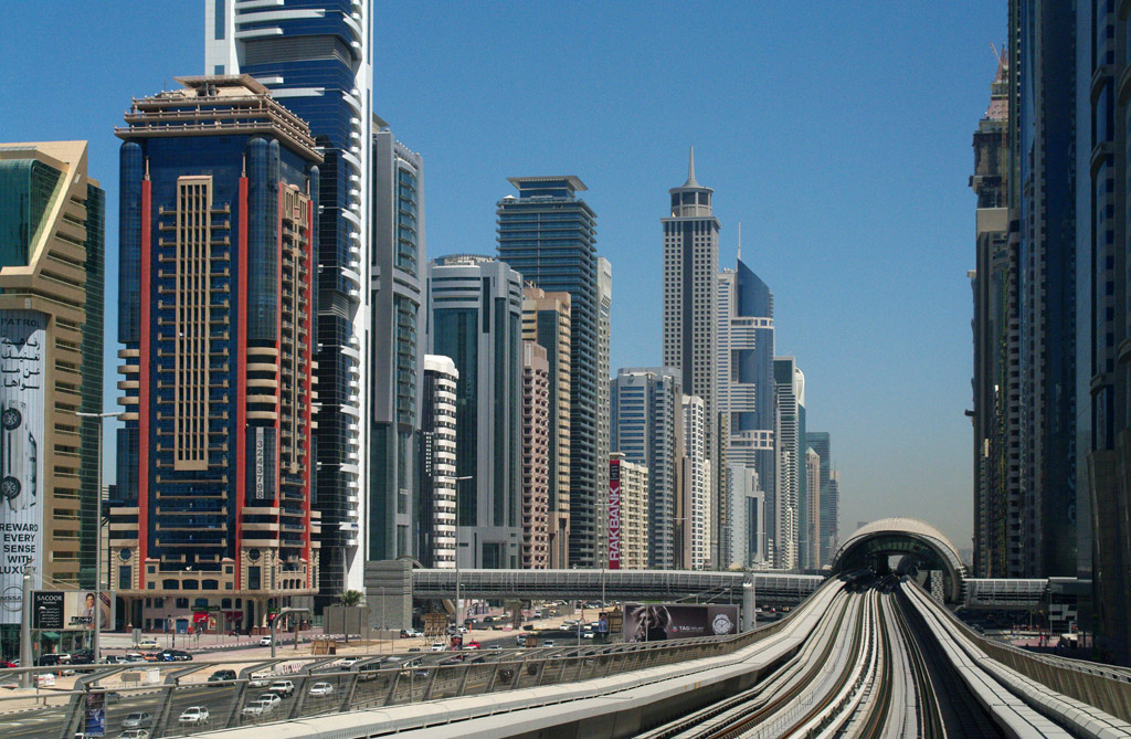 Дубай — Метрополитен — Красная линия; Дубай — Метрополитен — Пути и инфраструктура