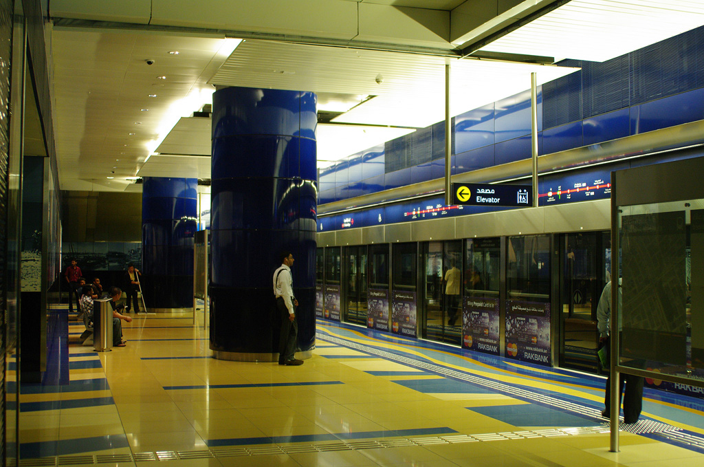 Дубай — Метрополитен — Красная линия; Дубай — Метрополитен — Станции