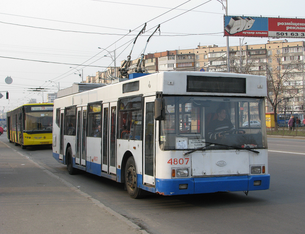 Киев, ЮМЗ E186 № 4807