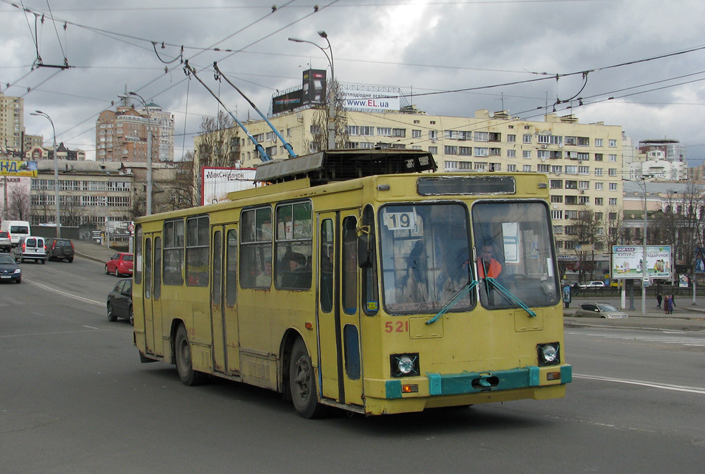 Киев, ЮМЗ Т2 № 521