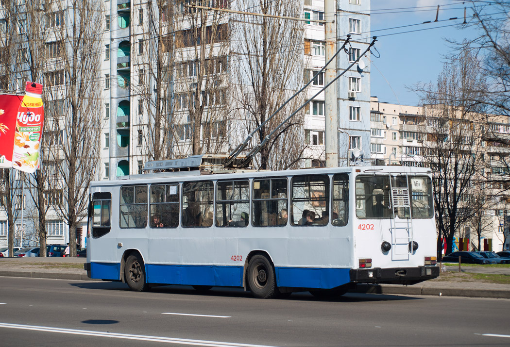 Киев, ЮМЗ Т2 № 4202