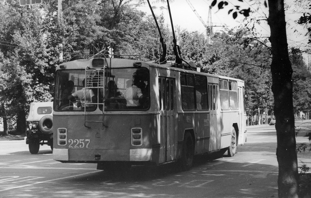 Бишкек, ЗиУ-682Б № 2257