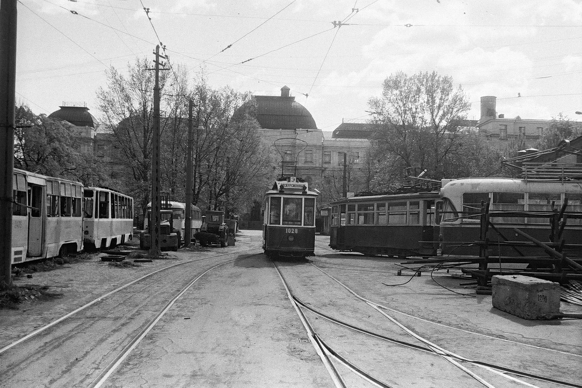 Санкт-Петербург, ЛМ-68М № 2475; Санкт-Петербург, Двухосный моторный вагон № 1028; Санкт-Петербург, Сетеизмеритель НТТРЗ № ВЛ-7; Санкт-Петербург — Трамвайный парк № 2 Санкт-Петербург, ЛМ-68М № 2475; Санкт-Петербург, Двухосный моторный вагон № 1028; Санкт-Петербург, Сетеизмеритель НТТРЗ № ВЛ-7; Санкт-Петербург — Трамвайный парк № 2