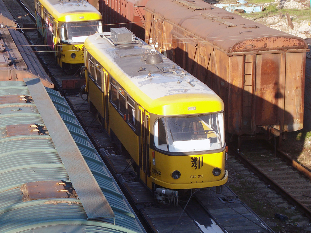 Дрезден, Tatra TB4D № 244 016; Днепр, Tatra TB4D № 1454; Днепр — Прибытие трамваев из Германии (2011)