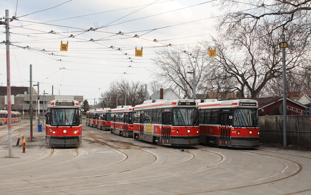 Торонто, UTDC ALRV № 4240; Торонто, UTDC CLRV № 4017; Торонто — Russell (Connaught) Carhouse