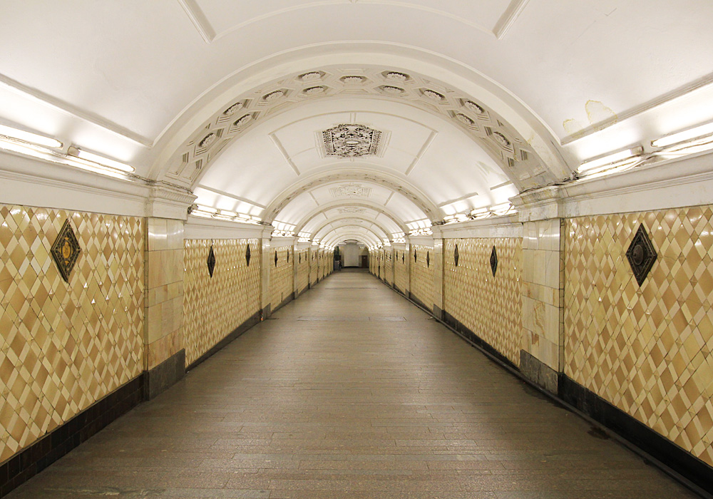 Москва — Метрополитен — Переходы и аванзалы