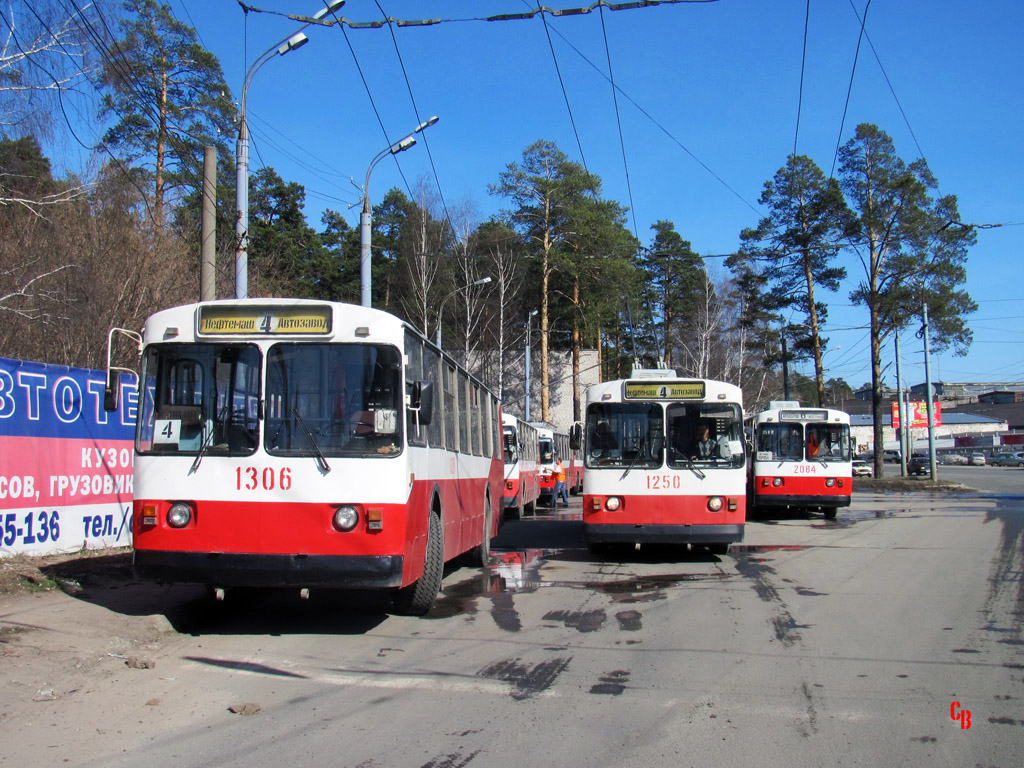 Ижевск, ЗиУ-682Г [Г00] № 1306; Ижевск, ЗиУ-682В [В00] № 1250; Ижевск, ЗиУ-682В [В00] № 2084; Ижевск — Конечные станции и разворотные кольца