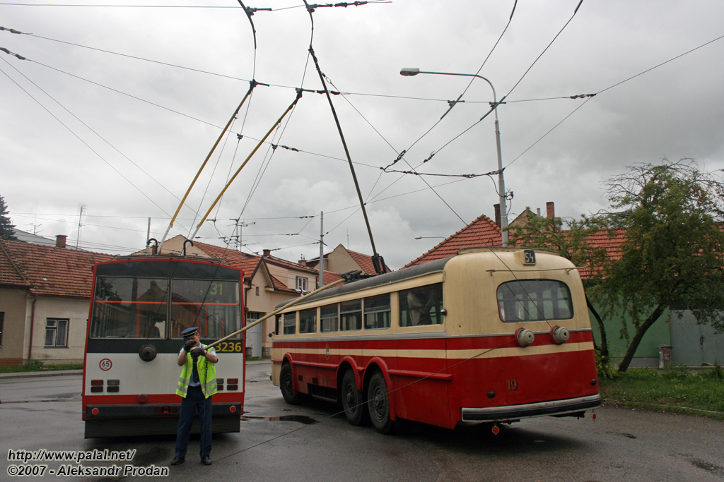 Брно, Škoda 14Tr10/6 № 3236; Брно, Tatra T400 № 19