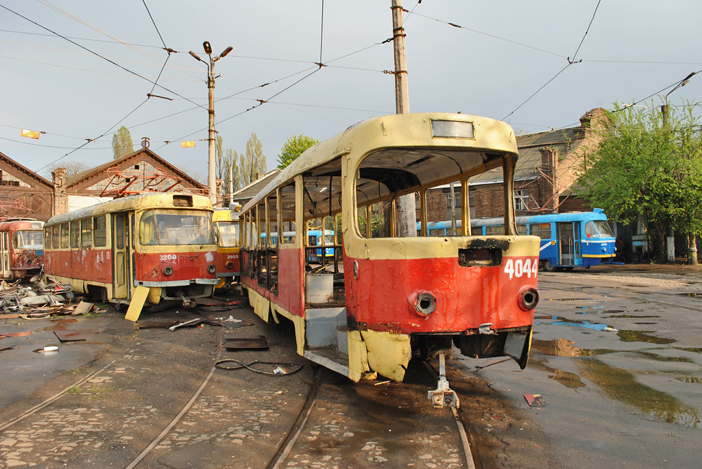 Одесса, Tatra T3SU (2-door) № 3200; Одесса, Tatra T3SU (2-door) № 4044 Одесса, Tatra T3SU (2-door) № 3200; Одесса, Tatra T3SU (2-door) № 4044