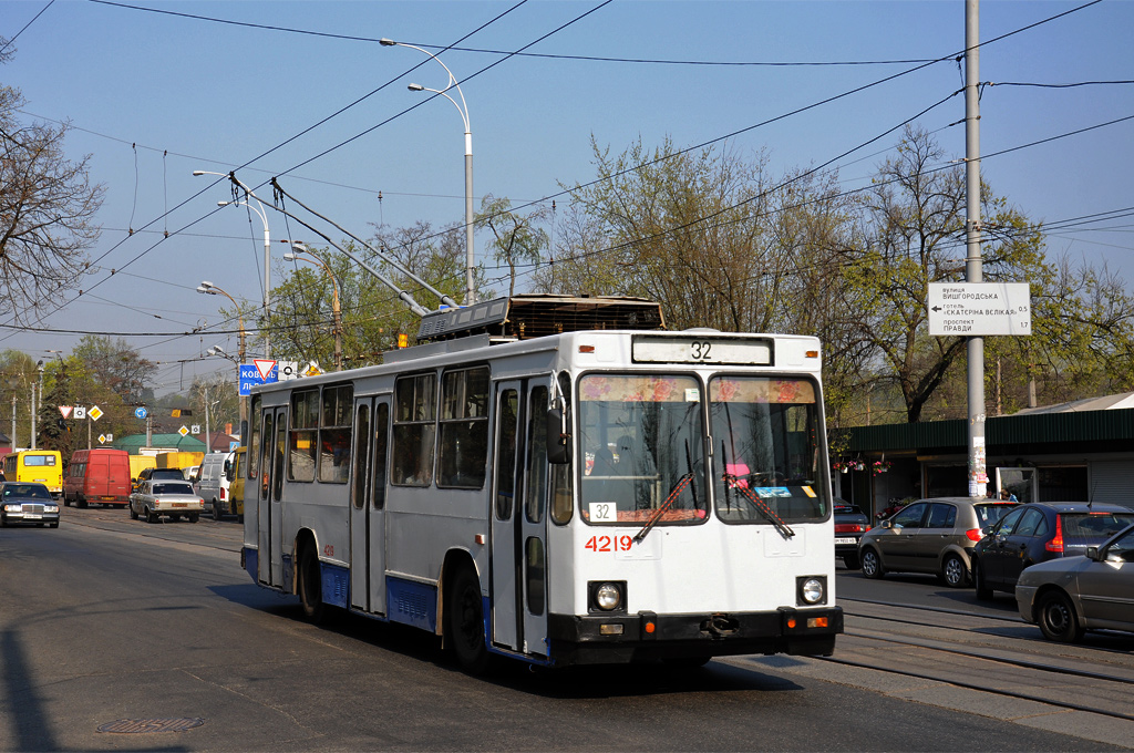 Киев, ЮМЗ Т2 № 4219