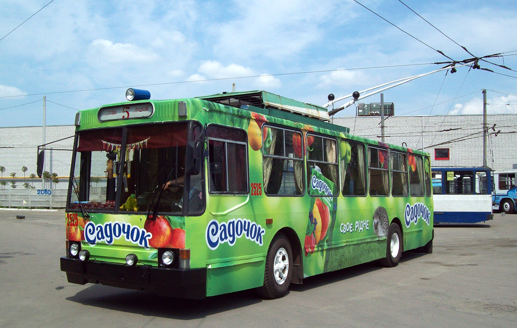 Днепр, ЮМЗ Т2 № 2525