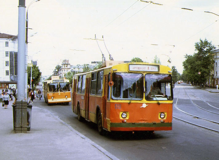 Oryol, ZiU-682V № 09; Oryol, ZiU-682V № 032; Oryol — Historical photos [1992-2005]
