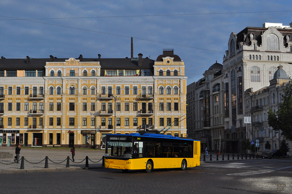 Киев, LAZ E183D1 № 2913