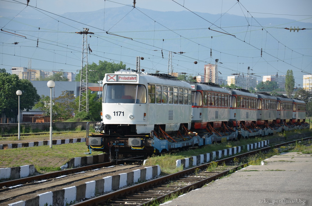 София, Tatra T4DC № 1171; София — Доставка и разтоварване на T4D-C от Хале — юли 2011 г.