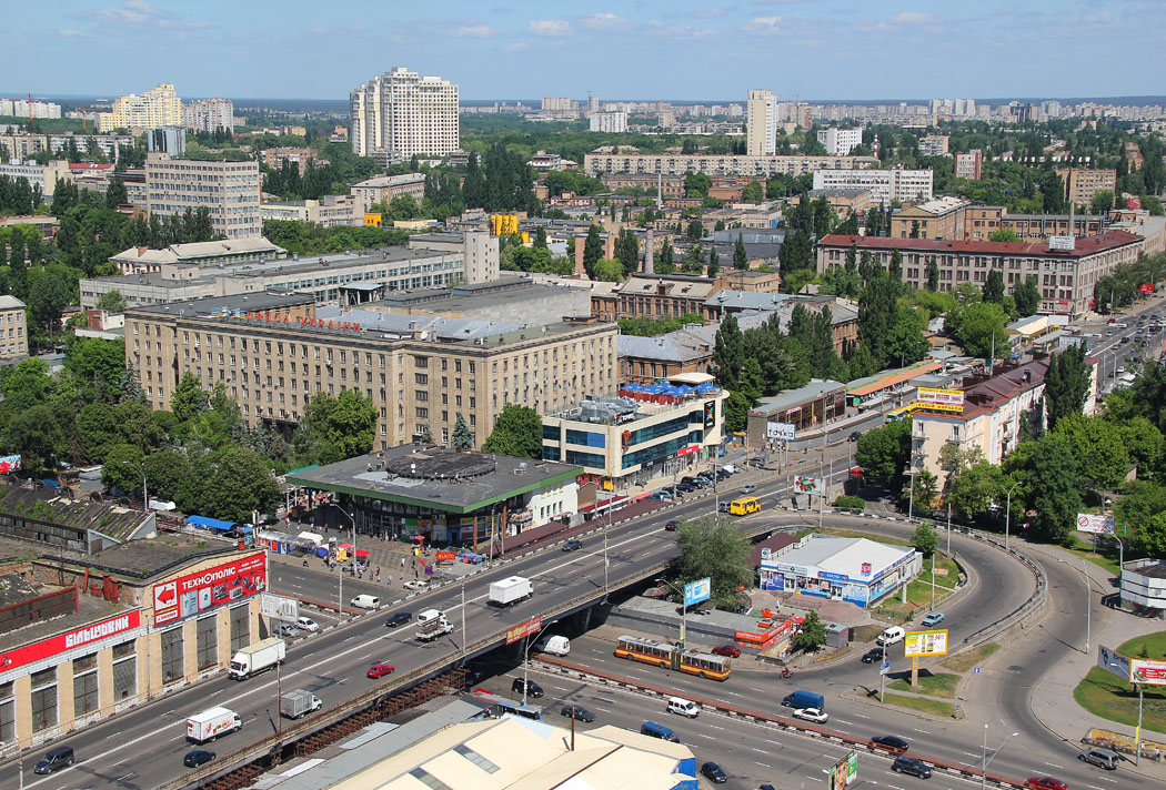 Киев — Метрополитен — Святошинско-Броварская линия; Киев — Троллейбусные линии: Сырец, Дорогожичи, Лукьяновка, Шулявка