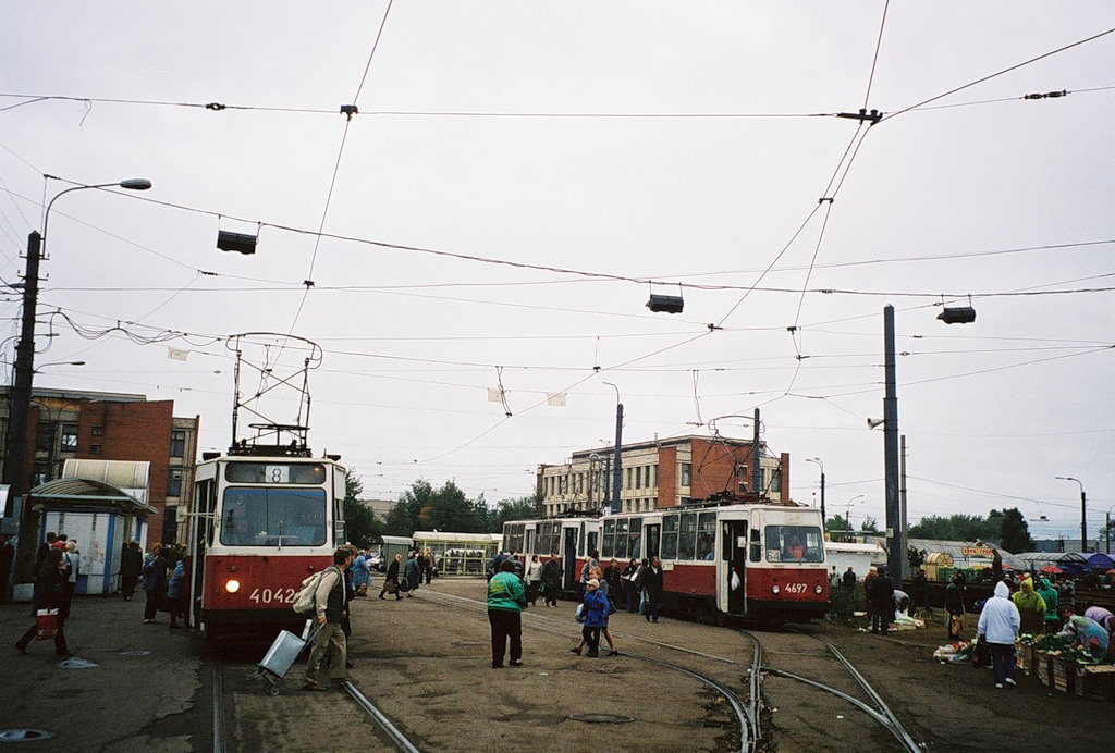 Санкт-Петербург, ЛВС-86К № 4042; Санкт-Петербург, ЛМ-68М № 4697