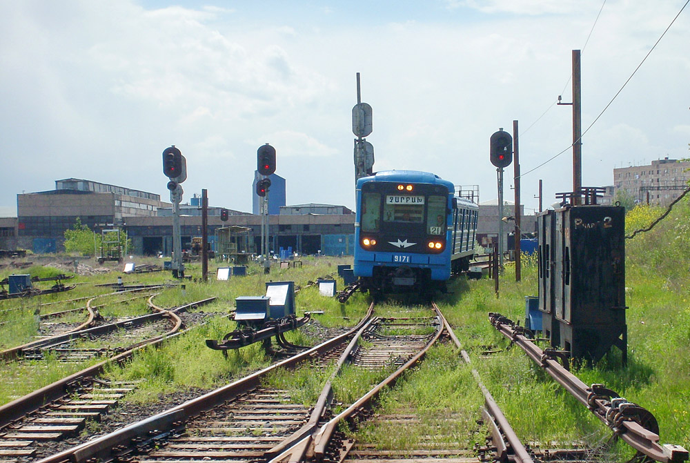 Ереван, 81-717 (ММЗ) № 9171; Ереван — Метрополитен — Станции, линии и инфраструктура