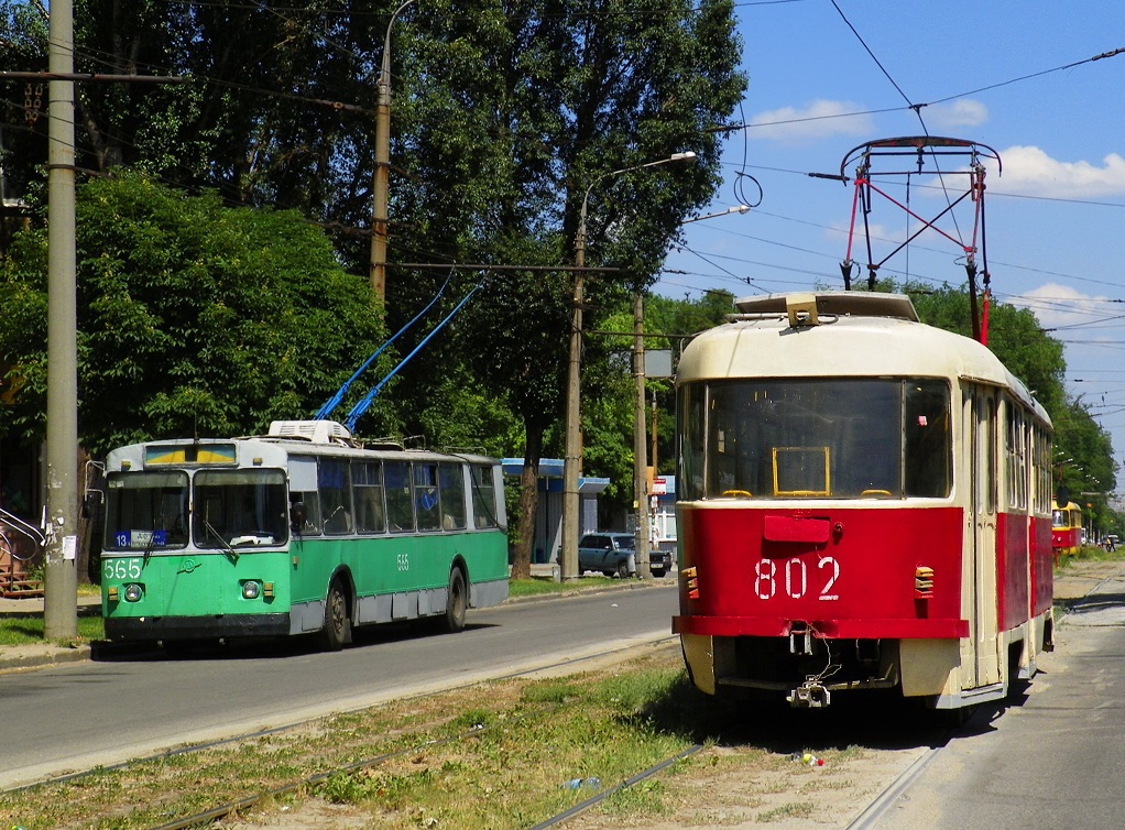 Запорожье, ЗиУ-682В-012 [В0А] № 565; Запорожье, Tatra T3SU № 802