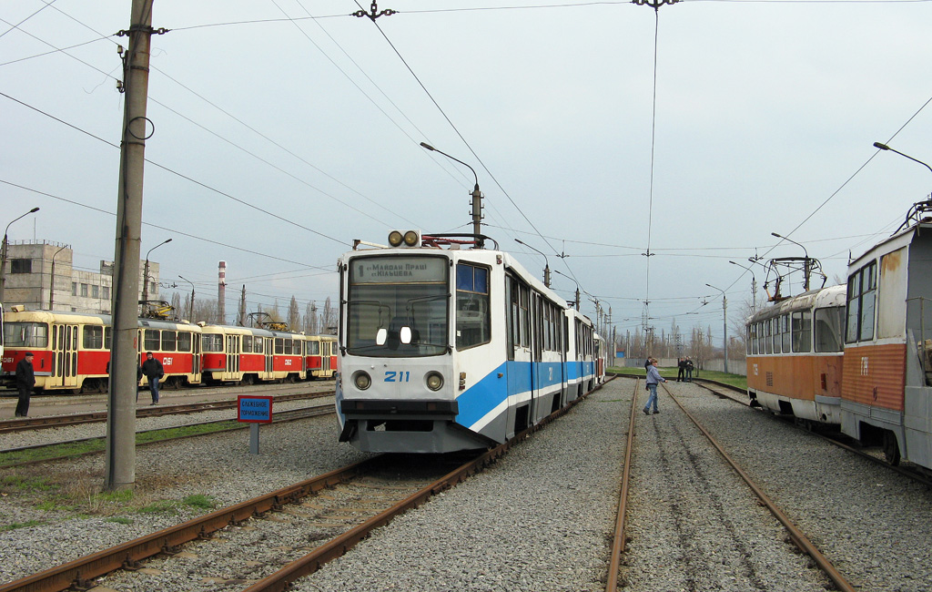Кривой Рог, 71-611 № 211