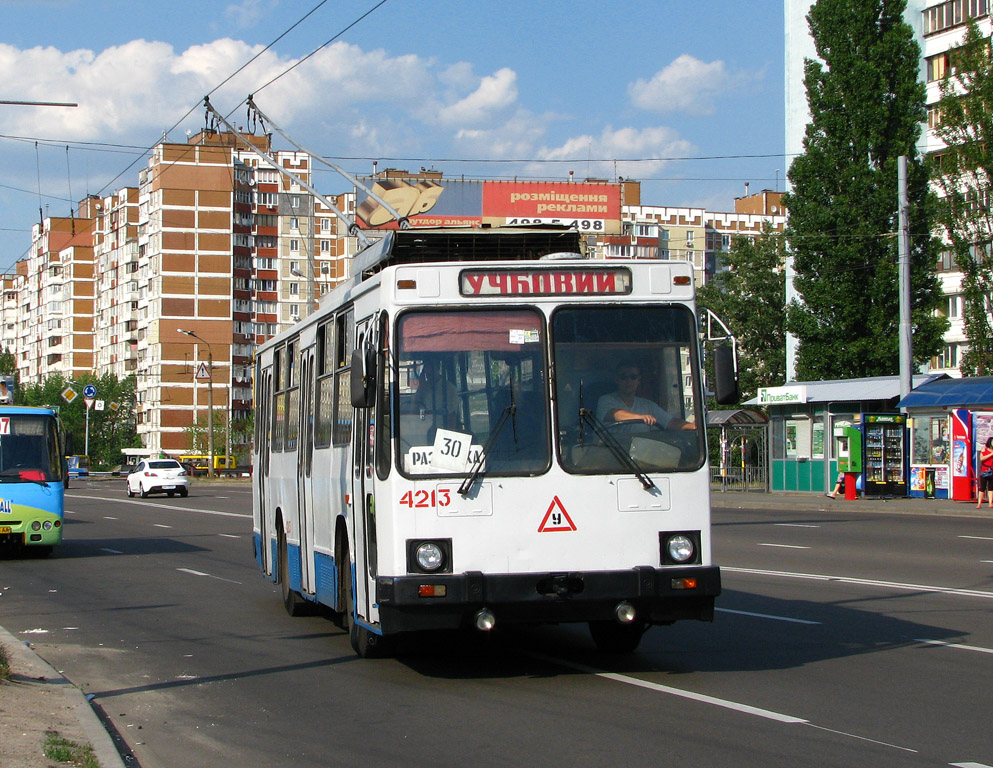 Киев, ЮМЗ Т2 № 4213