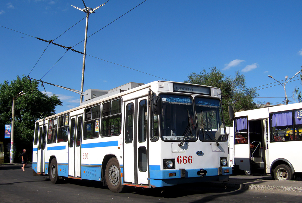 Кривой Рог, ЮМЗ Т2 мод. 7 № 666