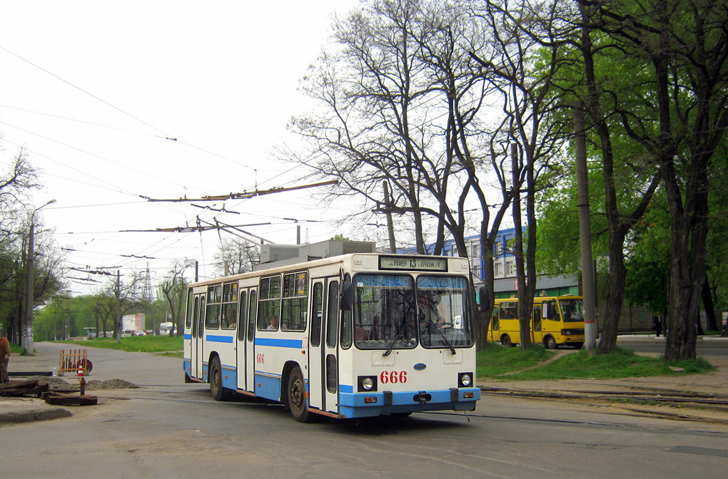 Krywyj Rih, YMZ Т2 mod. 7 Nr. 666