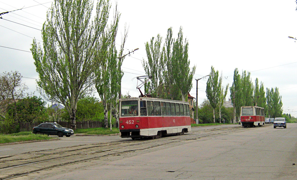 Krywyj Rih, 71-605A Nr. 452; Krywyj Rih, 71-605 (KTM-5M3) Nr. 438