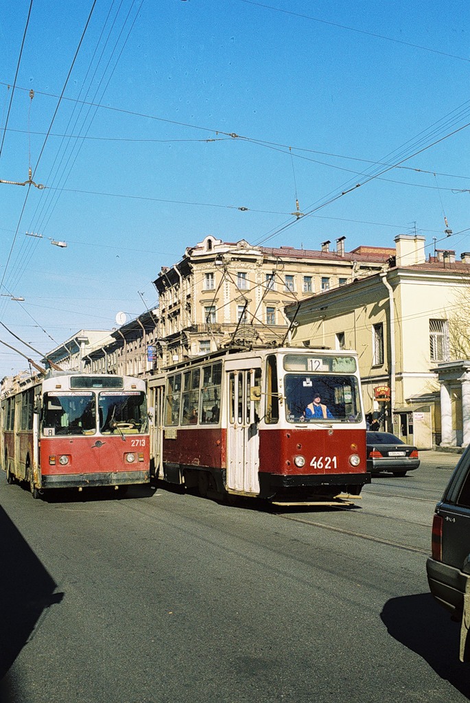 Санкт-Петербург, ЗиУ-682В [В00] № 2713; Санкт-Петербург, ЛМ-68М № 4621
