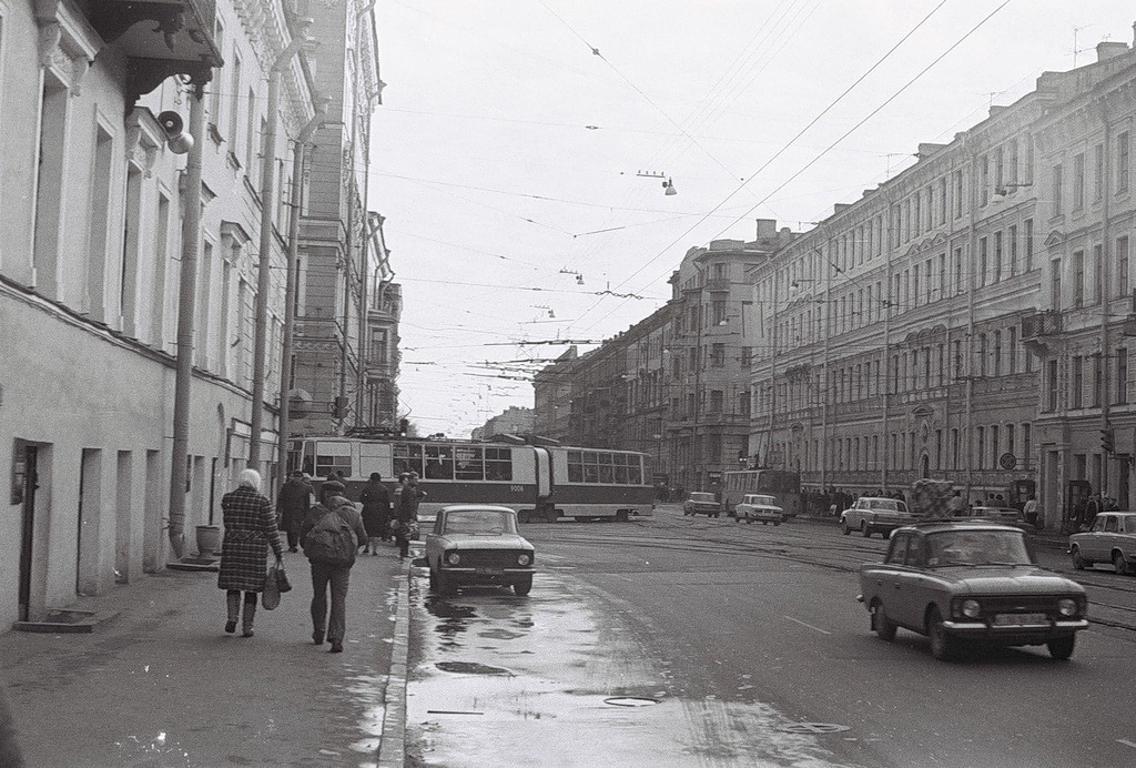 Sankt Peterburgas, LVS-80 nr. 9006; Sankt Peterburgas — Tram lines and infrastructure Sankt Peterburgas, LVS-80 nr. 9006; Sankt Peterburgas — Tram lines and infrastructure