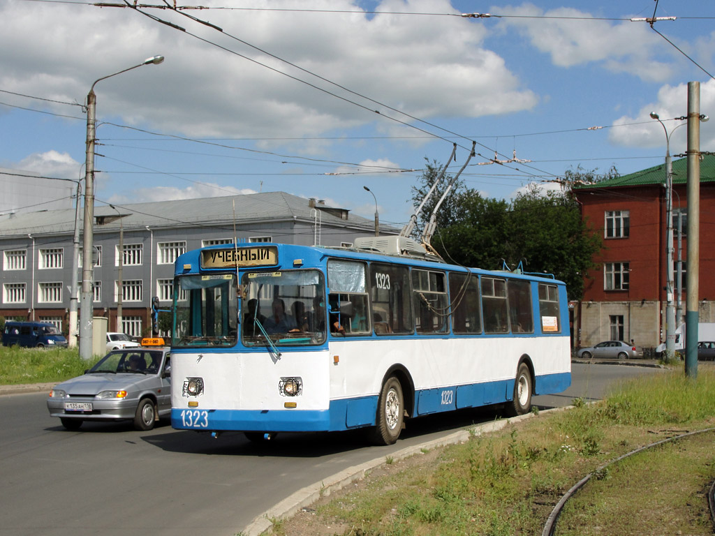 Казань, ЗиУ-682В № 1323