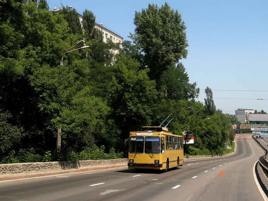 Киев, ЮМЗ Т2 № 521