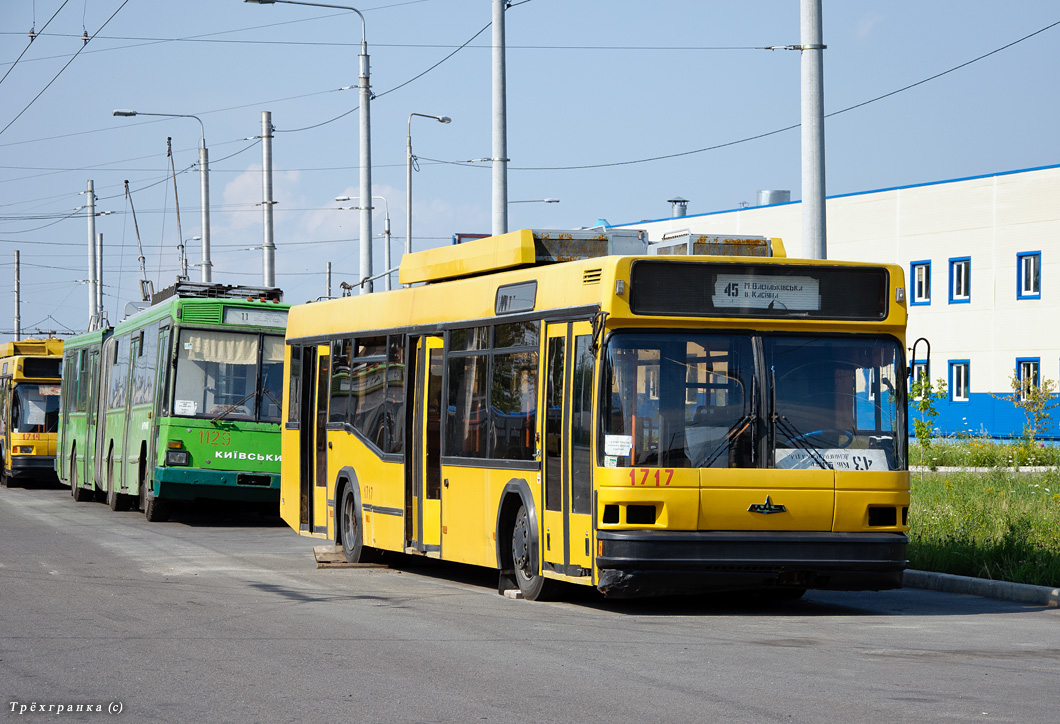 Киев, МАЗ-103Т № 1717
