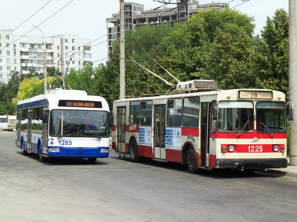 Кишинёв, ЗиУ-682В-012 [В0А] № 1225; Кишинёв, БКМ 321 № 1285