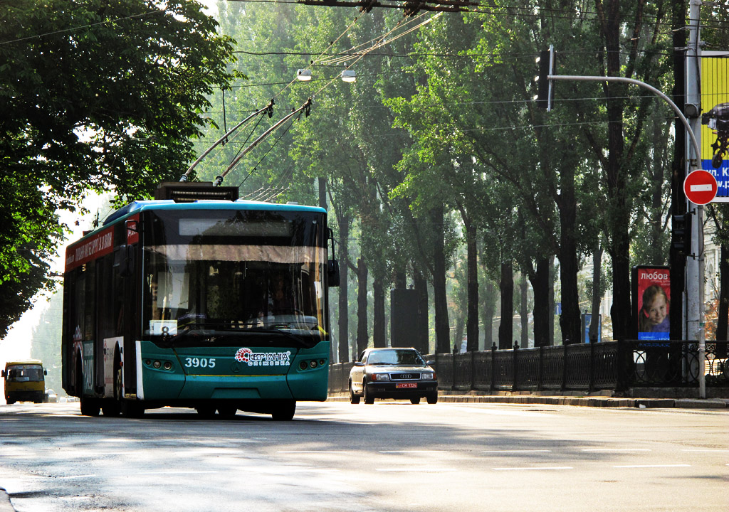 Kijev, LAZ E183D1 Br. 3905