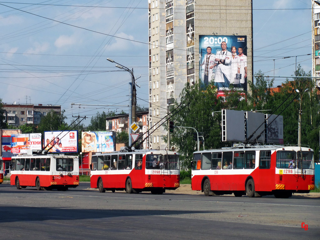 Ижевск, ВМЗ-273 № 2142; Ижевск, ЗиУ-682В [В00] № 2098; Ижевск, ЗиУ-682Г [Г00] № 1296; Ижевск — Разные фотографии