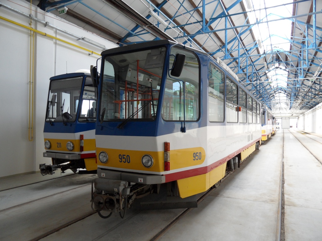 Сегед, Tatra KT4D № 211; Сегед, Tatra TB6A2 № 950