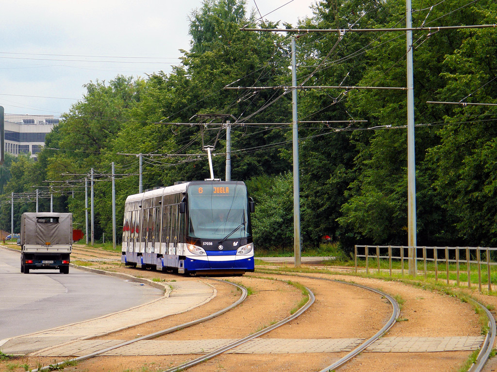 Рига, Škoda 15T ForCity Alfa Riga № 57038