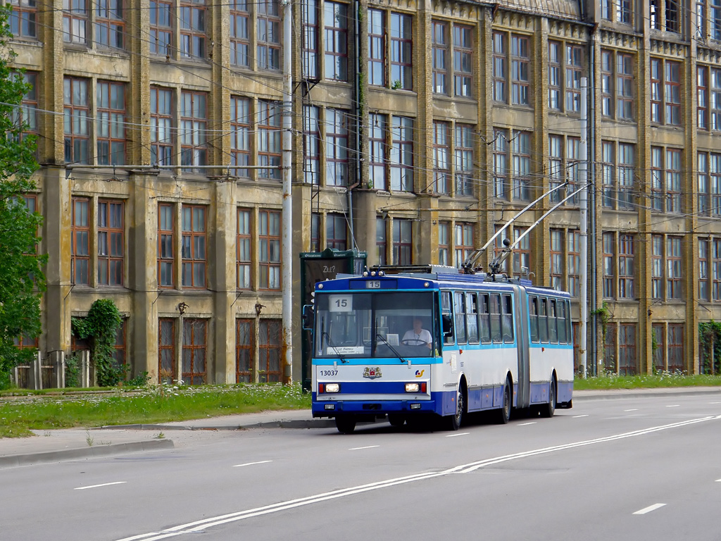 Рига, Škoda 15Tr02/6 № 13037