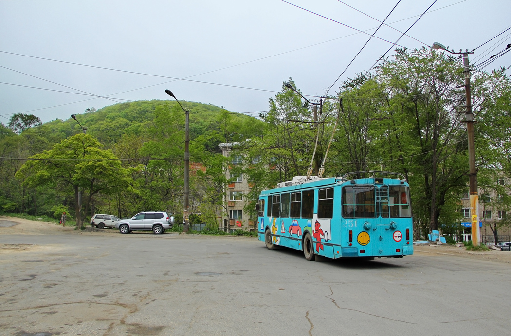 Владивосток, ЗиУ-682Г-016.02 № 251