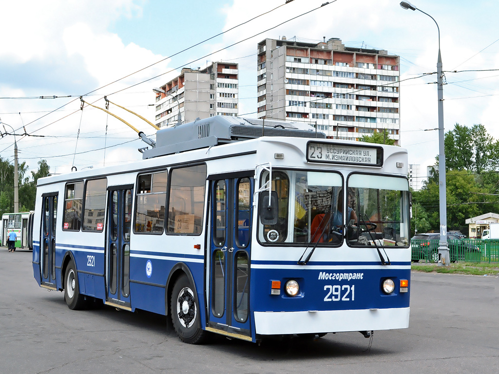 Москва, ЗиУ-682ГМ1 (с широкой передней дверью) № 2921 Москва, ЗиУ-682ГМ1 (с широкой передней дверью) № 2921