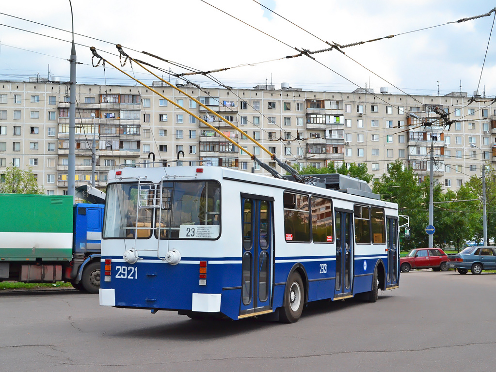 Maskva, ZiU-682GM1 (with double first door) nr. 2921 Maskva, ZiU-682GM1 (with double first door) nr. 2921