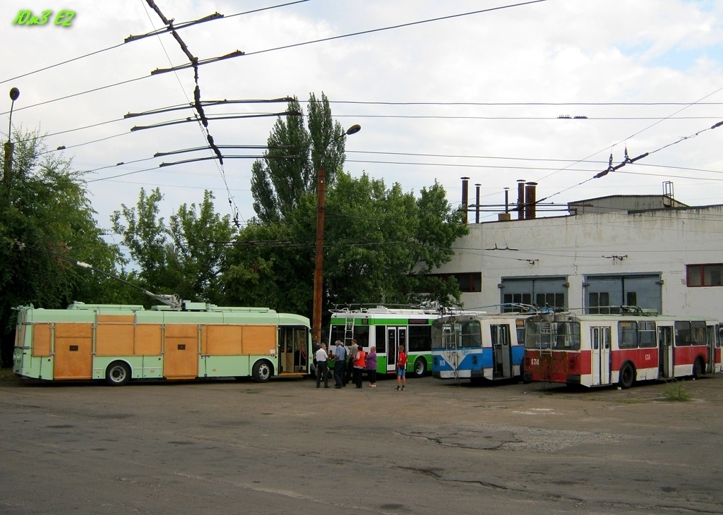 Северодонецк, БКМ 321 № 402; Северодонецк, БКМ 321 № 401; Северодонецк, ЗиУ-682В [В00] № 131; Северодонецк — Прибытие БКМ-321