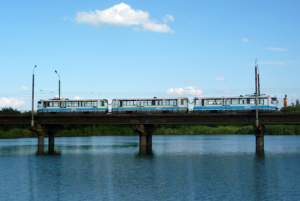 Кривой Рог, 71-611 № 205; Кривой Рог, 71-611П № 204; Кривой Рог, 71-611 № 203