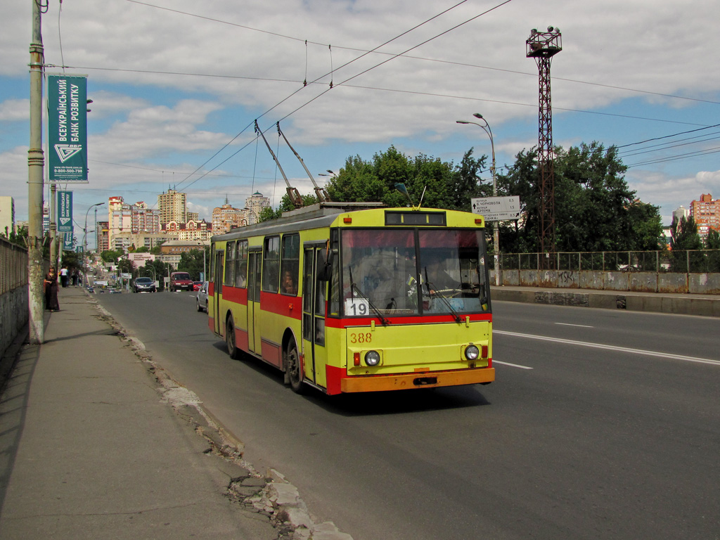 Киев, Škoda 14Tr02/6 № 388