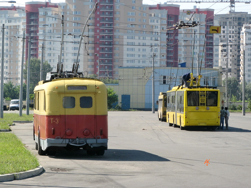 Киев, Škoda 8Tr11 № Т-3; Киев, Богдан Т90110 № 1311