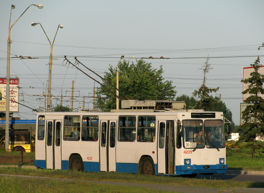Киев, ЮМЗ Т2 № 4225