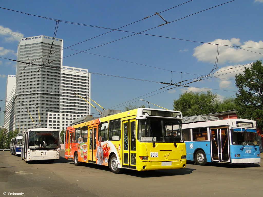 Москва, МТрЗ-5279-0000010 № 7013